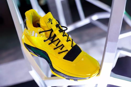 廣州SneakerCon驚現(xiàn)“神鞋”！球鞋愛好者上演排隊圍觀熱潮